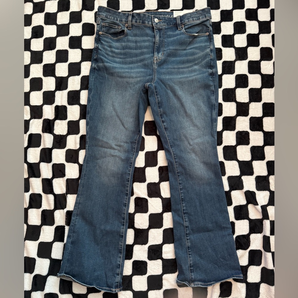 Women's Blue Jeans. American Eagle highest rise skinny kick. 16 short